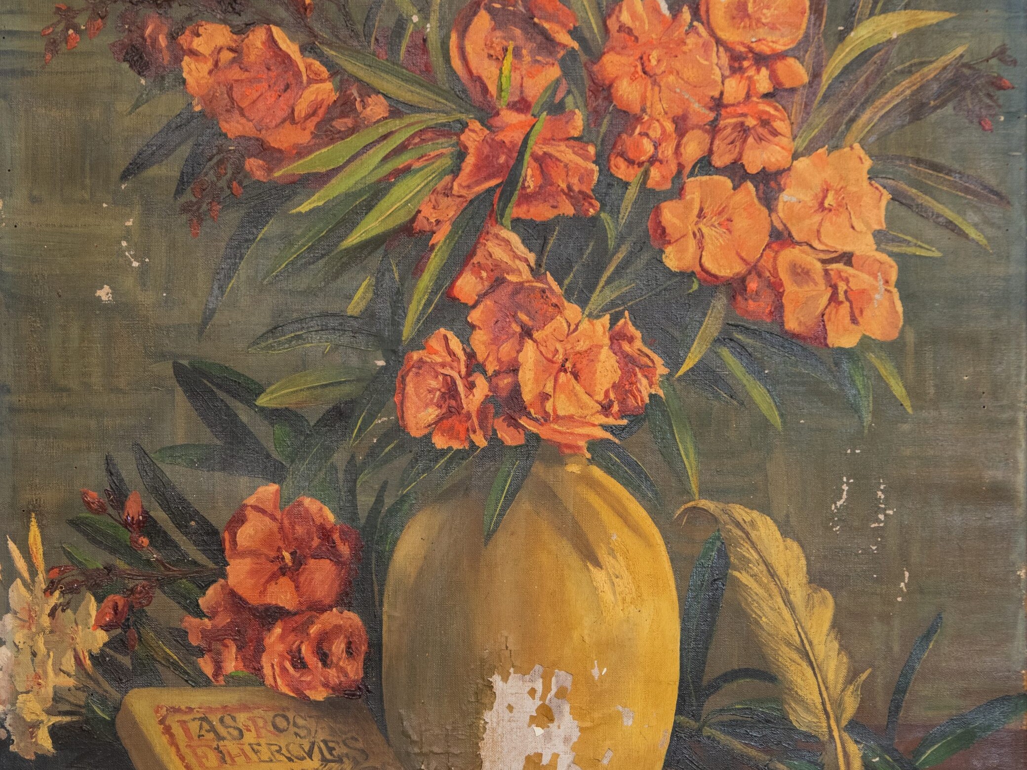 Bodegón de flores y libro 